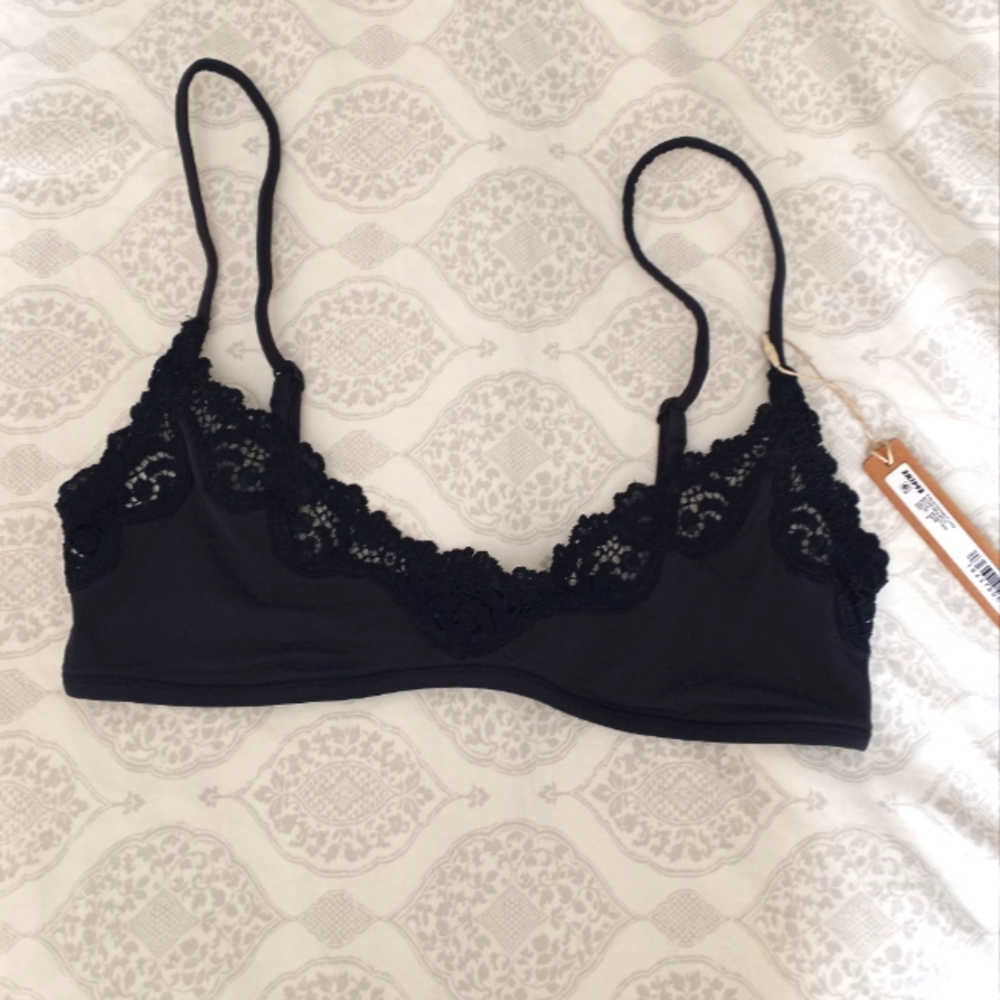 SKIMS Fits Everybody Lace Scoop Bralette